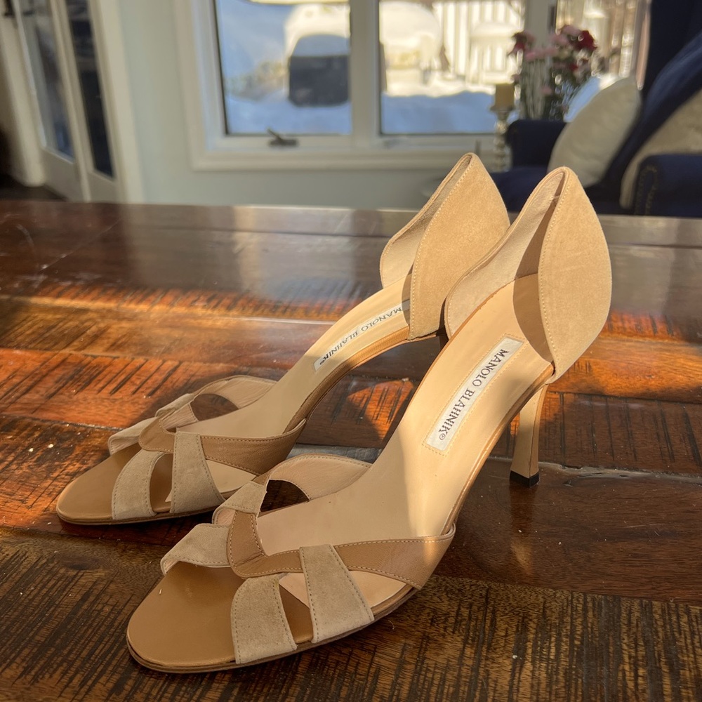 Manolo Blahnik tan suede peep toe heels sz 9
